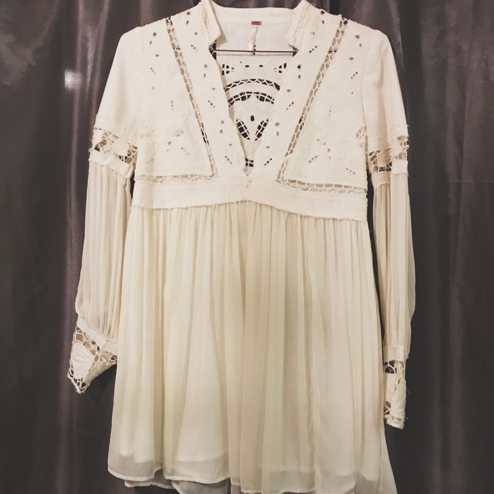 Free People lace mini, size 4.